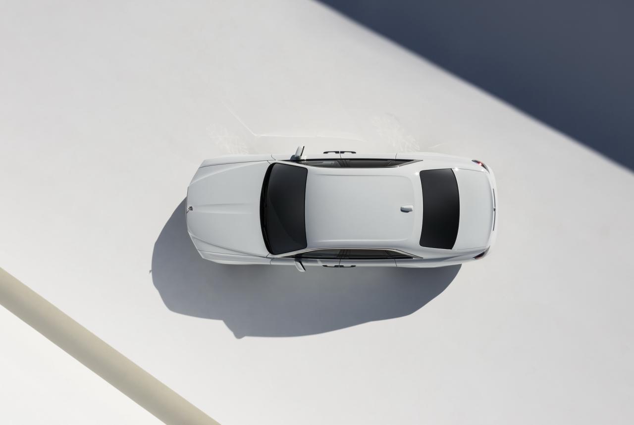 2021-Rolls-ROyce-Ghost-12.jpg