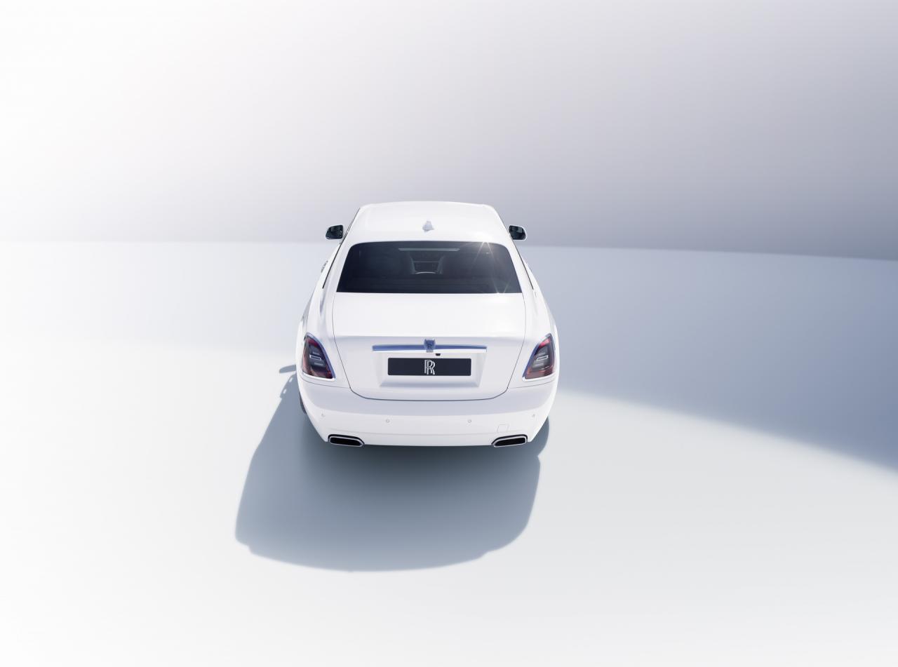 2021-Rolls-ROyce-Ghost-14.jpg