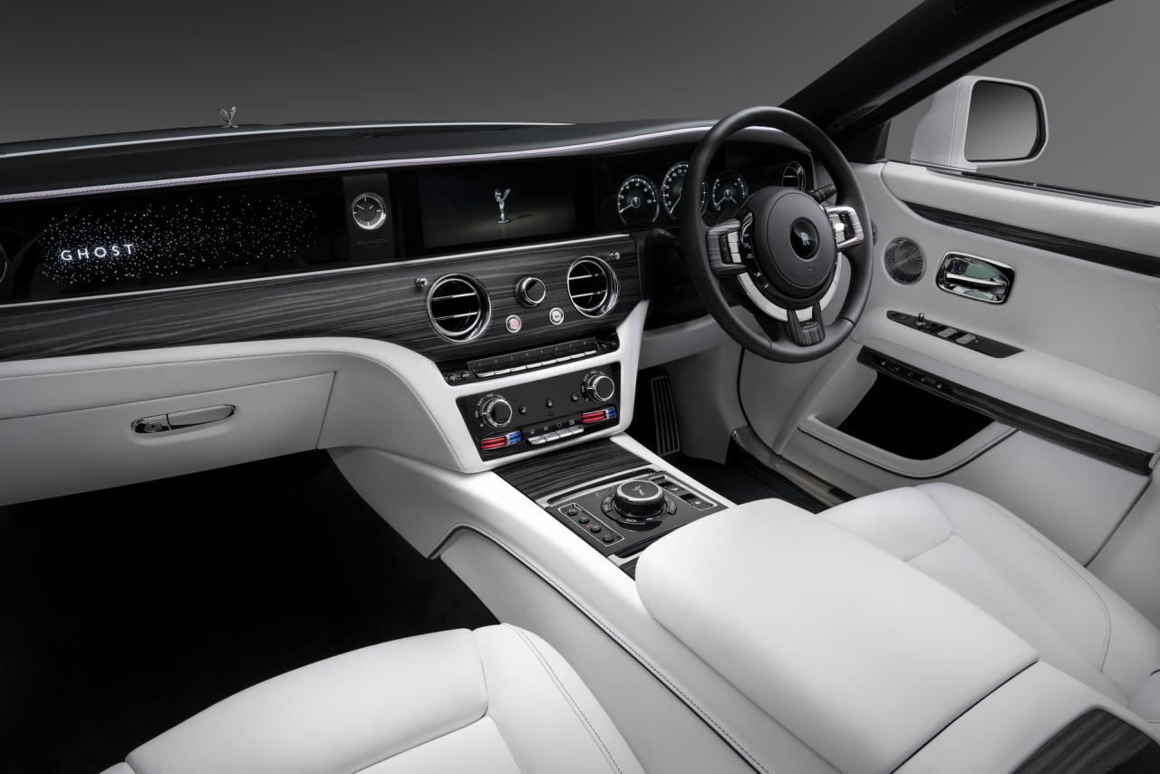 2021-Rolls-ROyce-Ghost-20.jpg