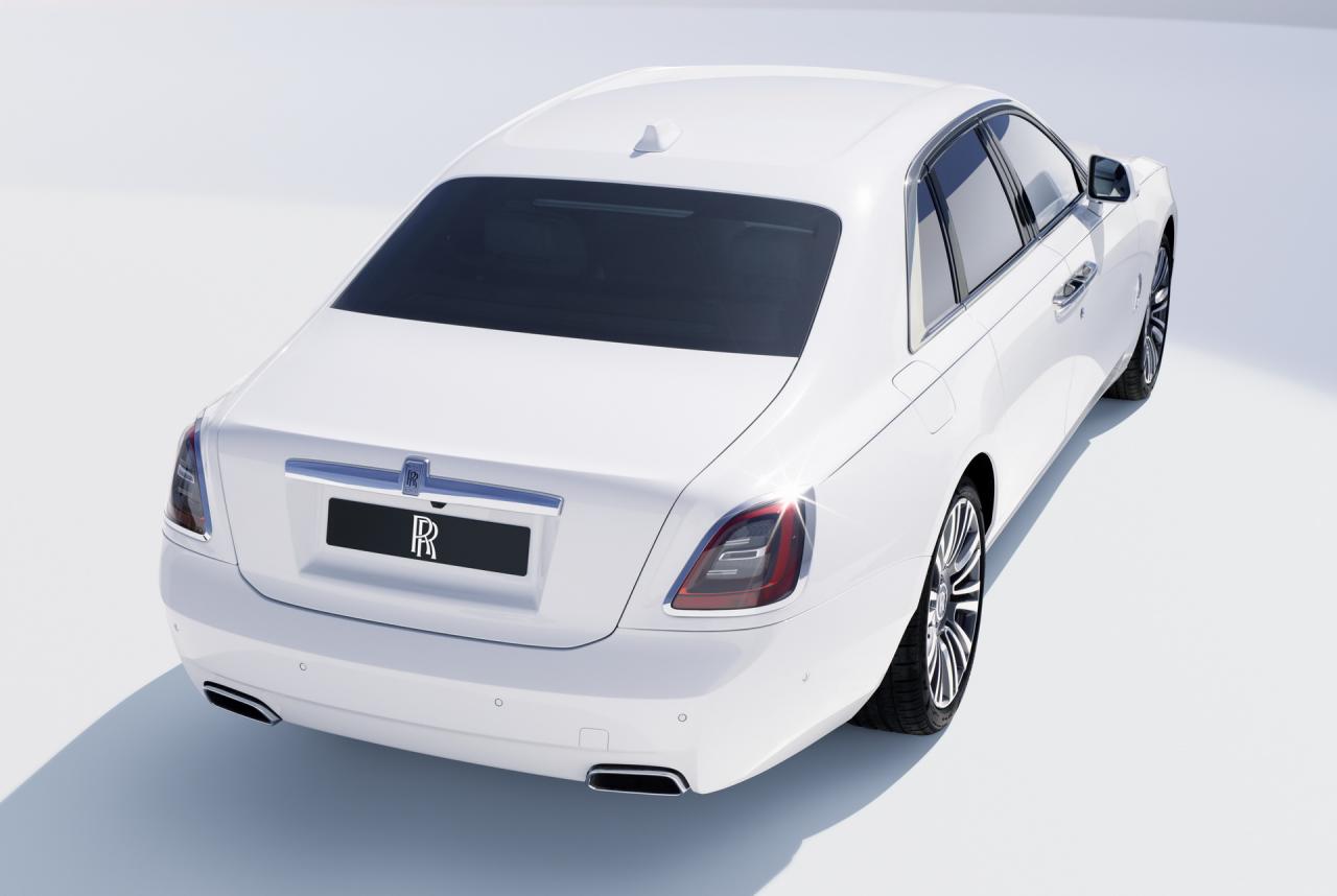 2021-Rolls-ROyce-Ghost-5.jpg