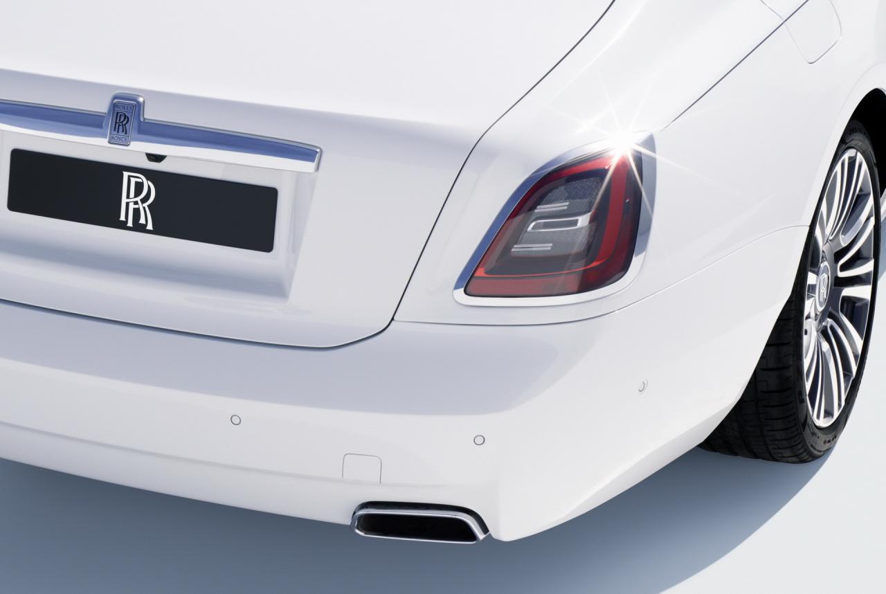 2021-Rolls-ROyce-Ghost-7.jpg
