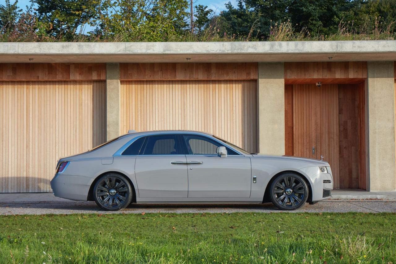 2021-Rolls-Royce-Ghost-UK-spec-14.jpg