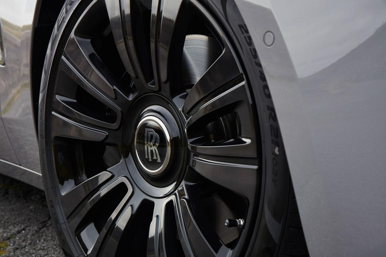 2021-Rolls-Royce-Ghost-UK-spec-15.jpg