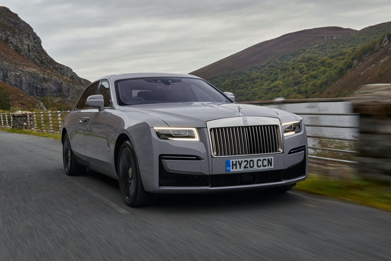 2021-Rolls-Royce-Ghost-UK-spec-17.jpg