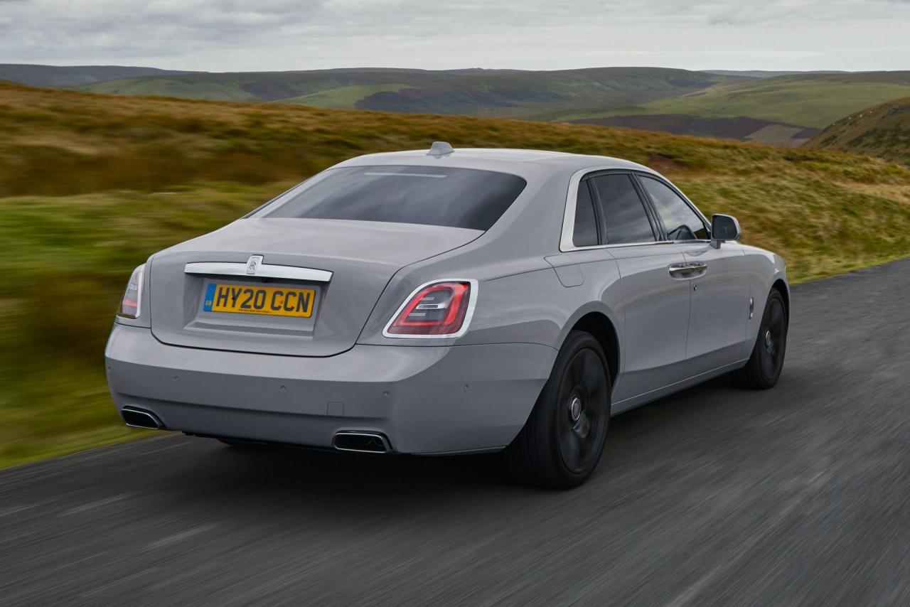 2021-Rolls-Royce-Ghost-UK-spec-19.jpg