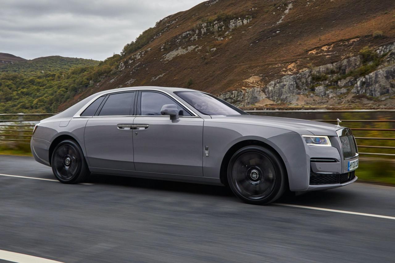 2021-Rolls-Royce-Ghost-UK-spec-24.jpg