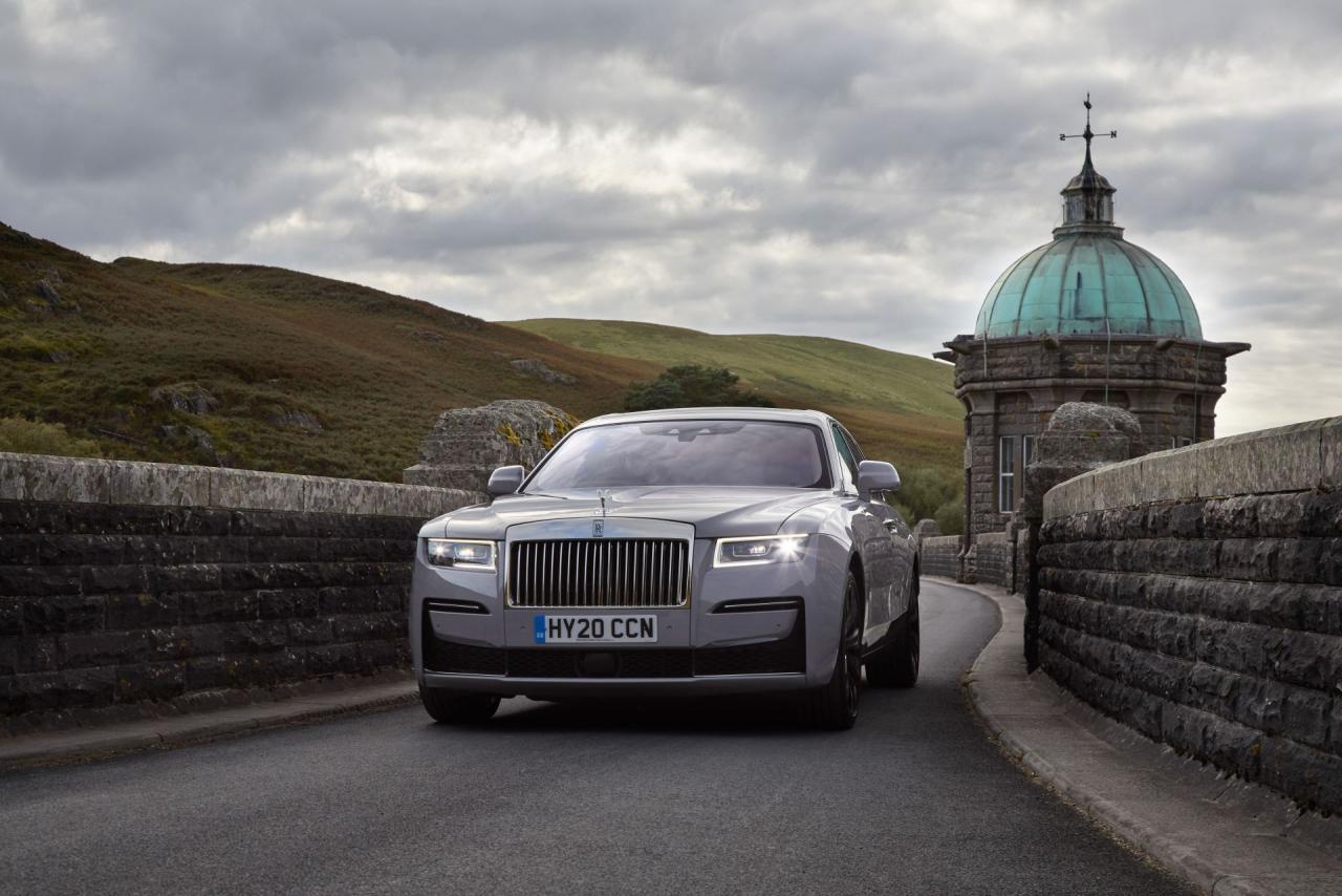 2021-Rolls-Royce-Ghost-UK-spec-3.jpg