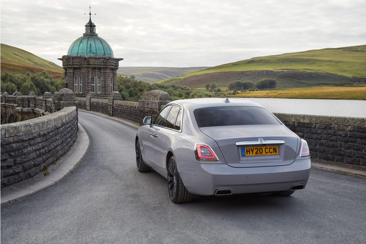 2021-Rolls-Royce-Ghost-UK-spec-7.jpg