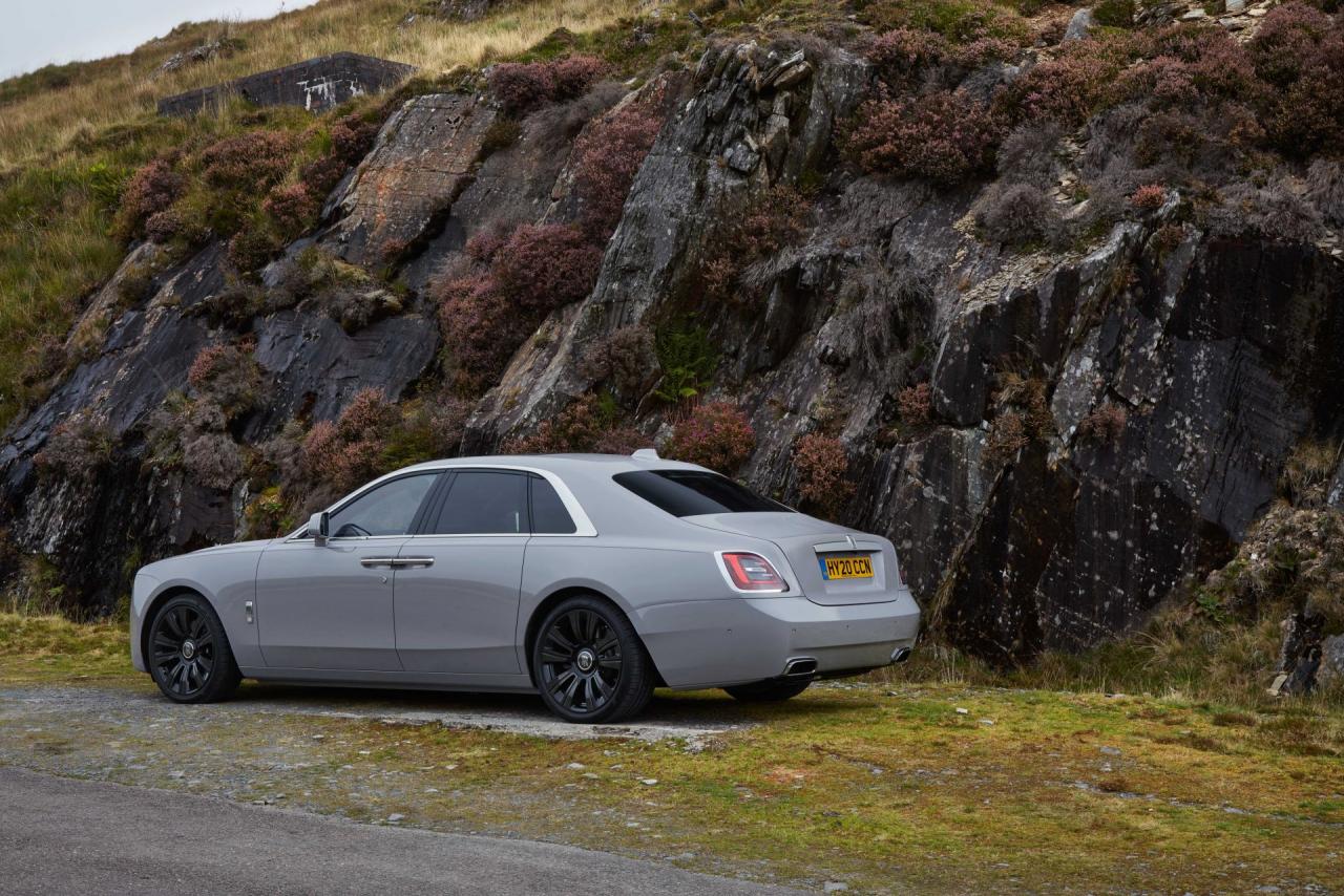2021-Rolls-Royce-Ghost-UK-spec-8.jpg