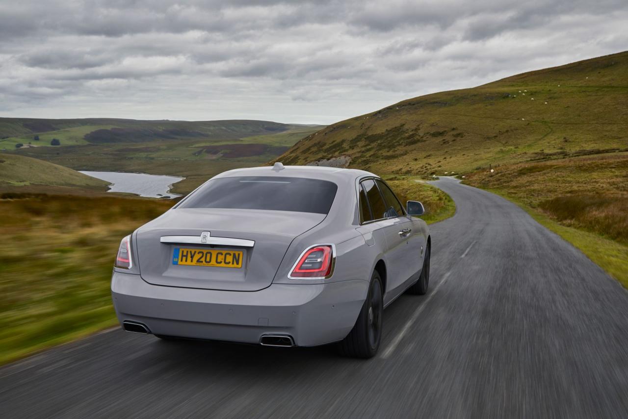 2021-Rolls-Royce-Ghost-UK-spec-9.jpg