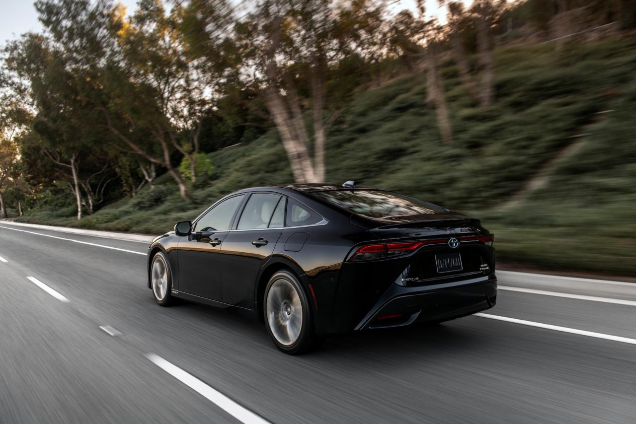 2021-Toyota-Mirai-1.jpg