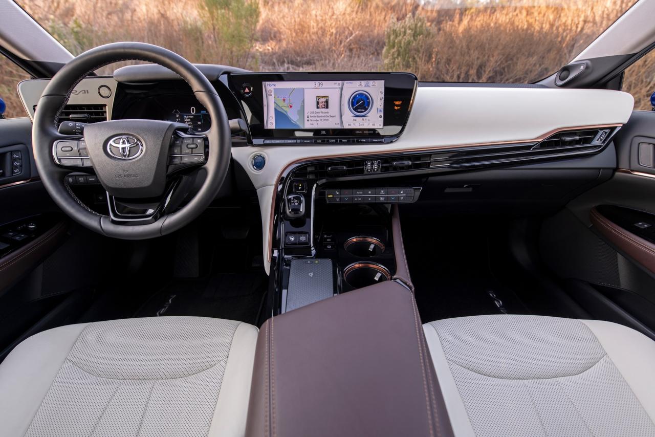 2021-Toyota-Mirai-11.jpg