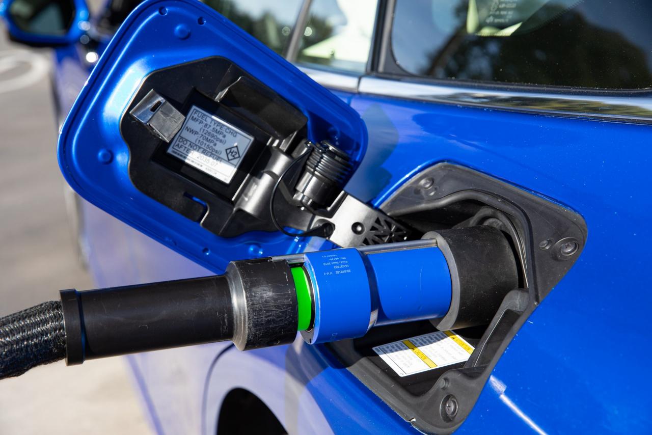 2021-Toyota-Mirai-19.jpg