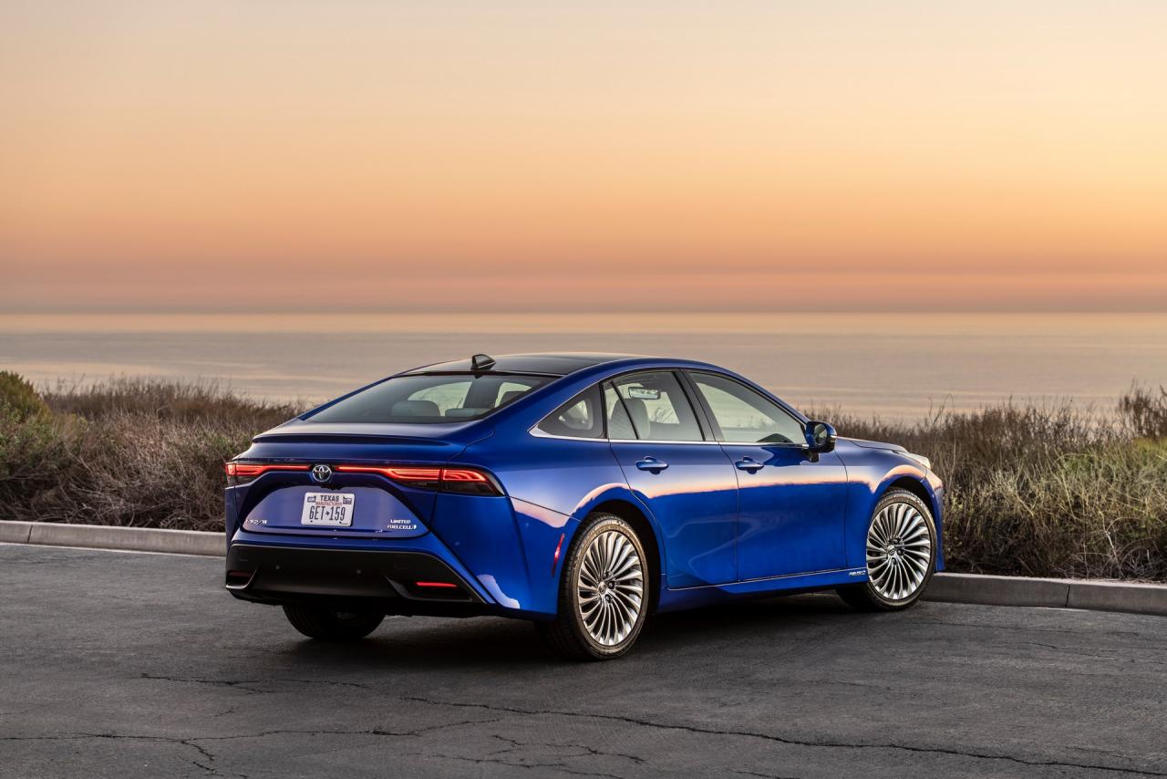 2021-Toyota-Mirai-7.jpg