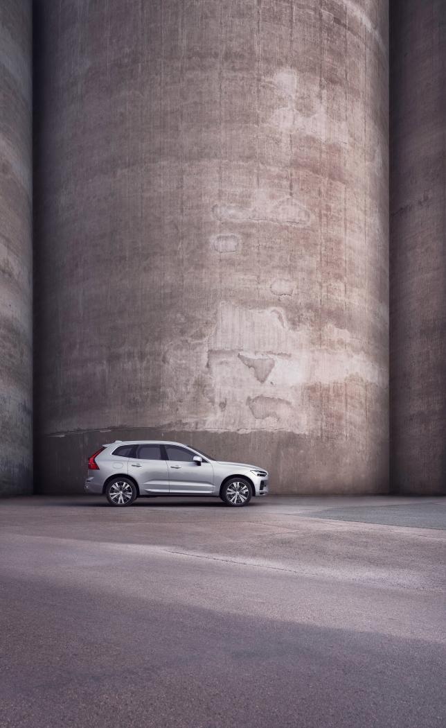 2021-volvo-xc60-europe-3.jpg