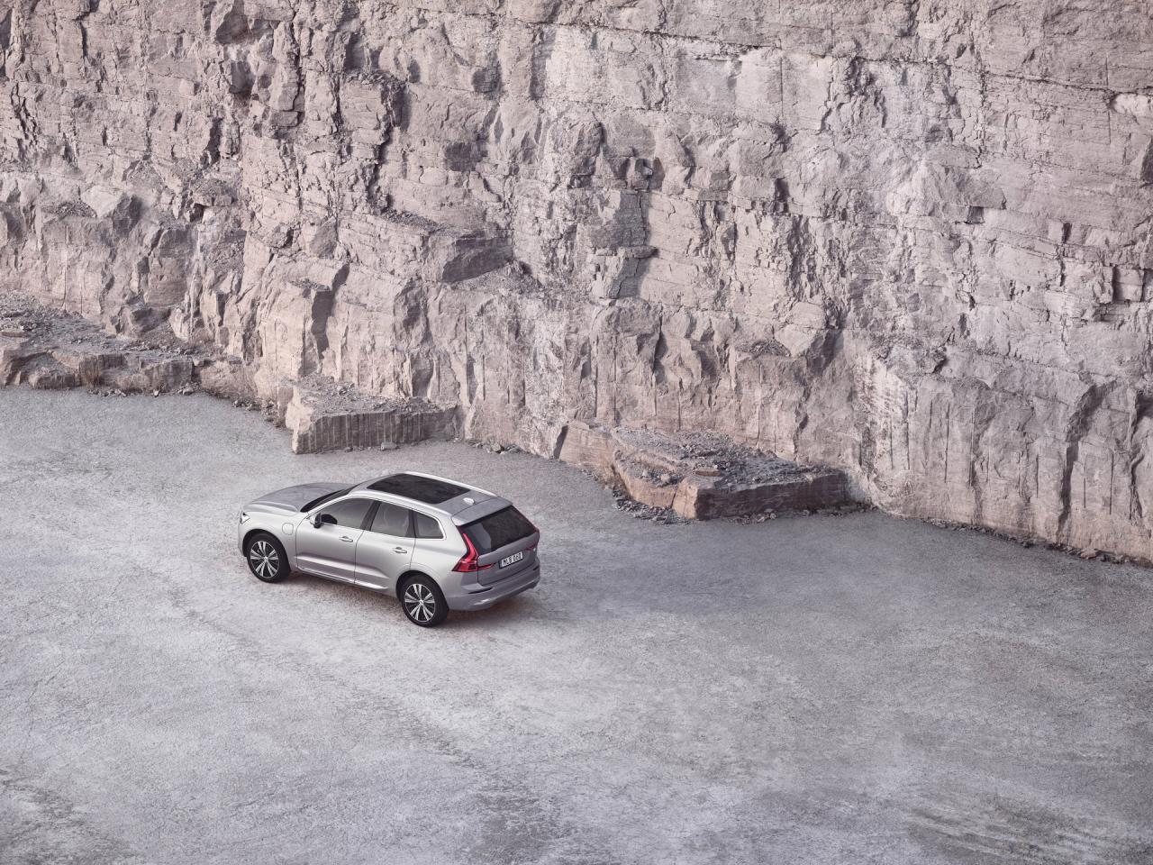 2021-volvo-xc60-europe-4.jpg