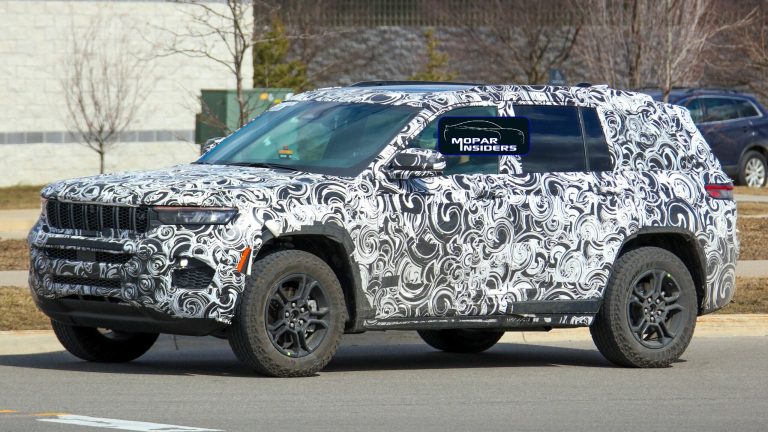 2022Trailhawk-scaled-e1615534989616.jpg.888190ee433276bfe994bcacd45904f7.jpg