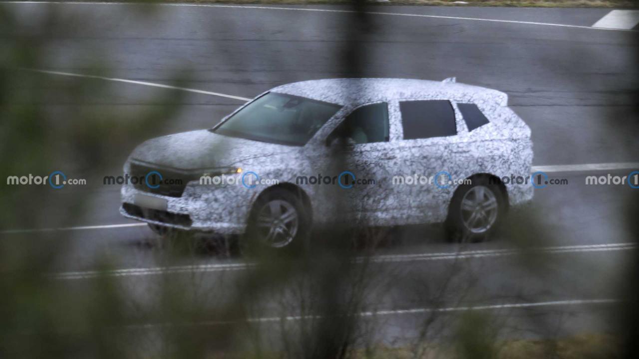 2023-honda-cr-v-spy-photo-side.jpg