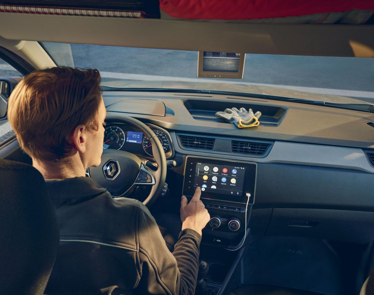 2021 - New Renault Express Van on location (9).jpg