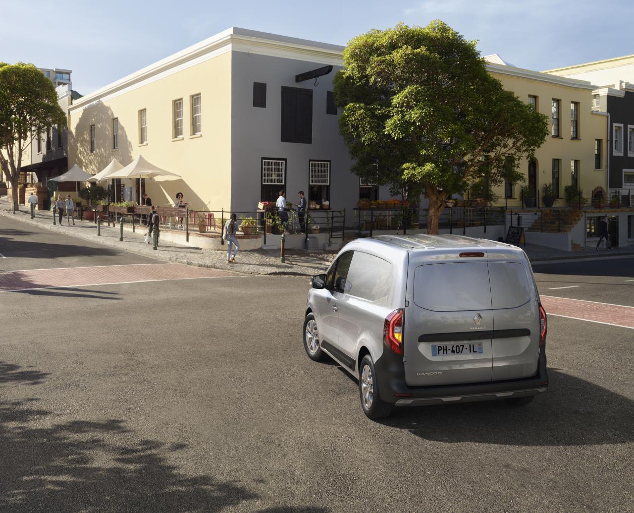 2021 - New Renault Kangoo Van on location (1).jpg