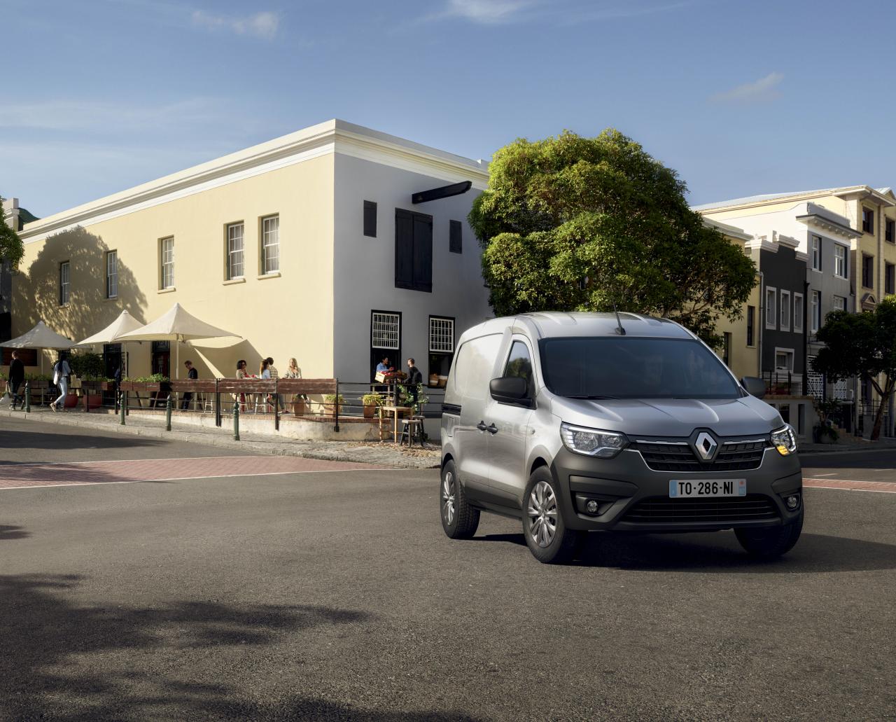 2021 - New Renault Express Van on location (1).jpg