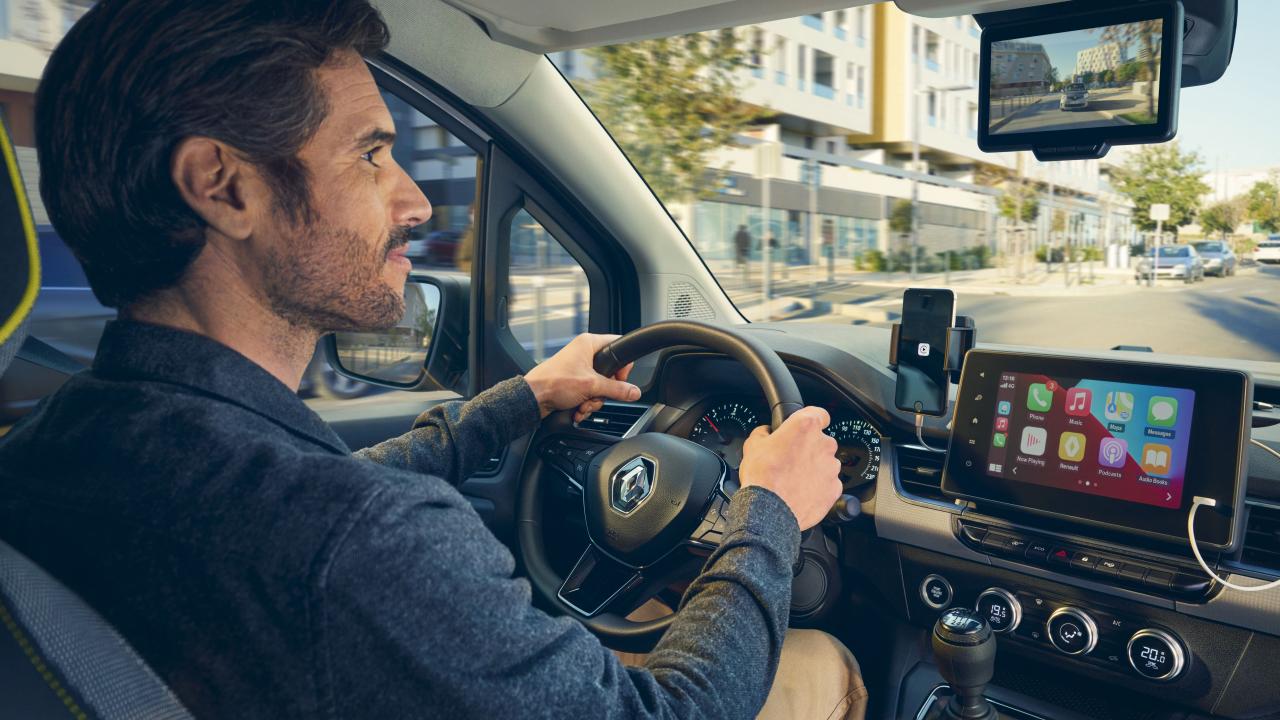 2021 - New Renault Kangoo Van on location (10).jpg