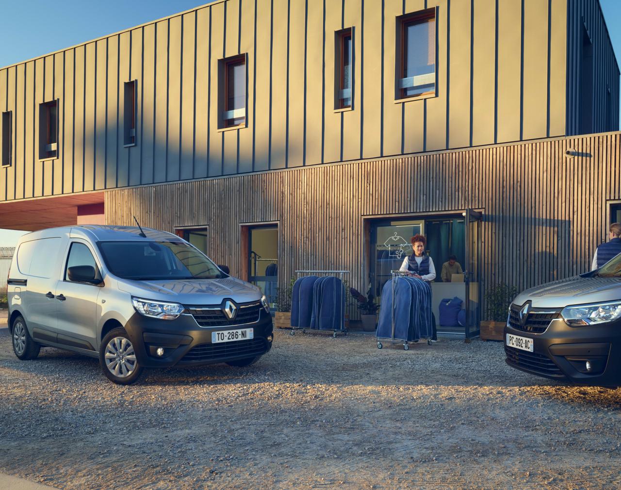 2021 - New Renault Express Van on location (5).jpg