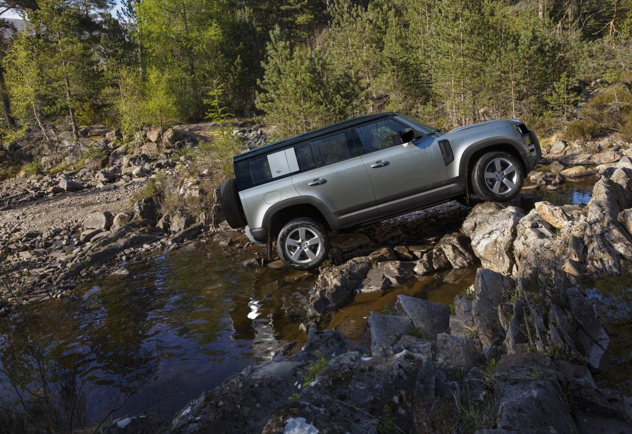 LR_DEF_110_20MY_Off-Road_100919_21.thumb.jpg.ea92e86228a81ca7bcc987ef2bc056d0.jpg