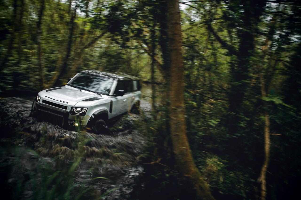 LR_DEF_110_20MY_Off-Road_100919_34.thumb.jpg.7ce0f47f140d564c650cac32e301eaf8.jpg