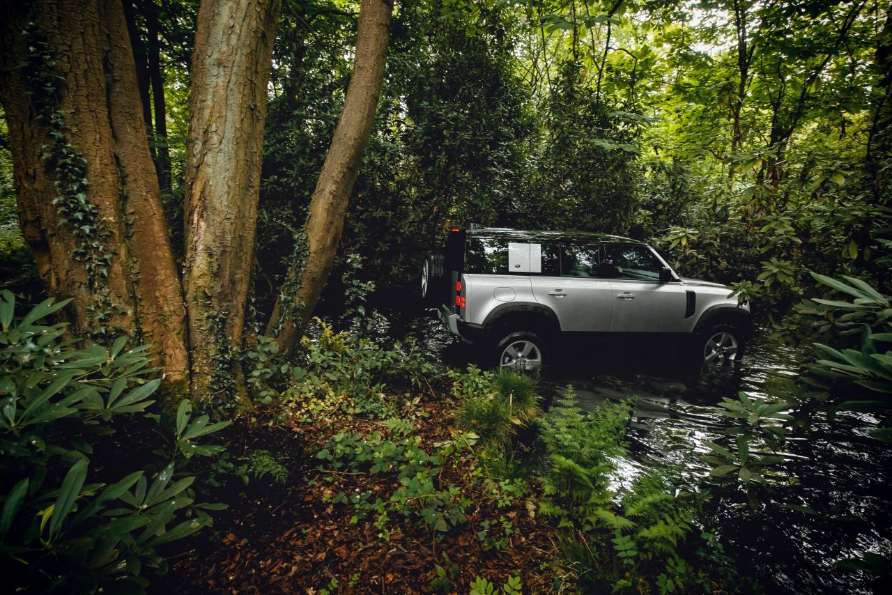 LR_DEF_110_20MY_Off-Road_100919_37.thumb.jpg.754a928b4cfc34bc5e2a9e45412f774a.jpg