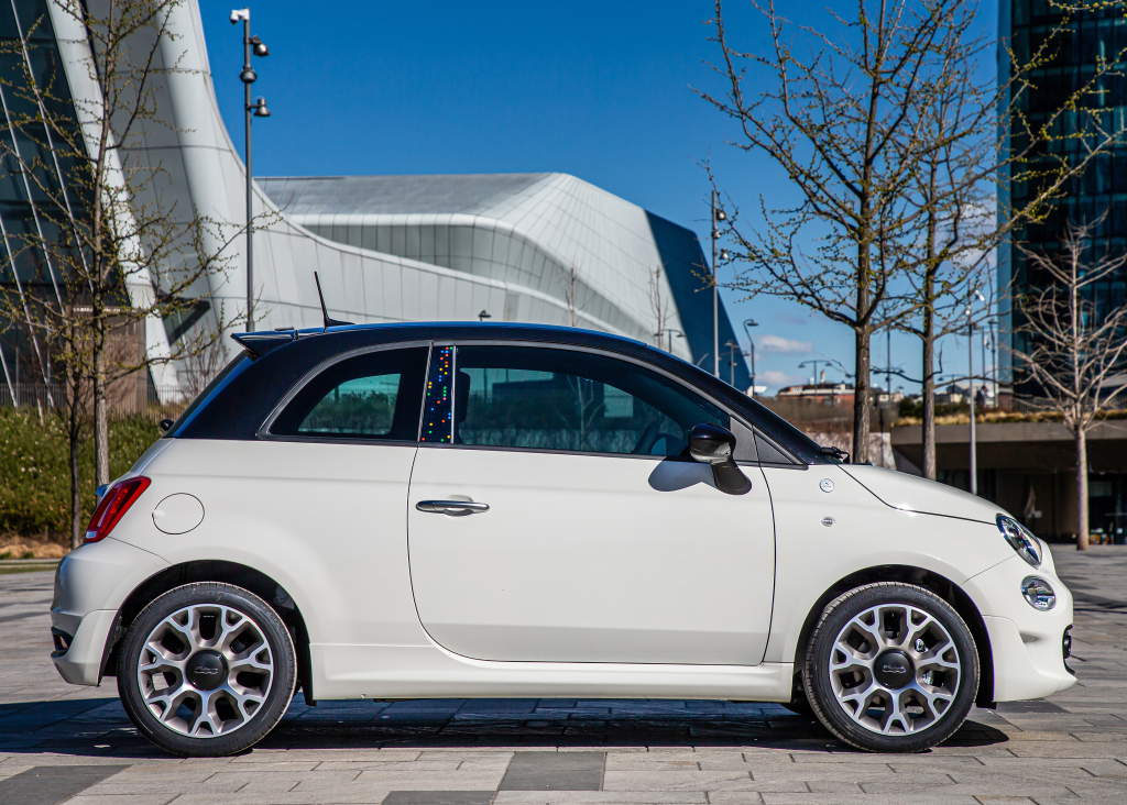 fiat_500_hey_google_hybrid_6_00a3000012e20d80.jpg.71793762f591e4a4893c0fdba874e210.jpg