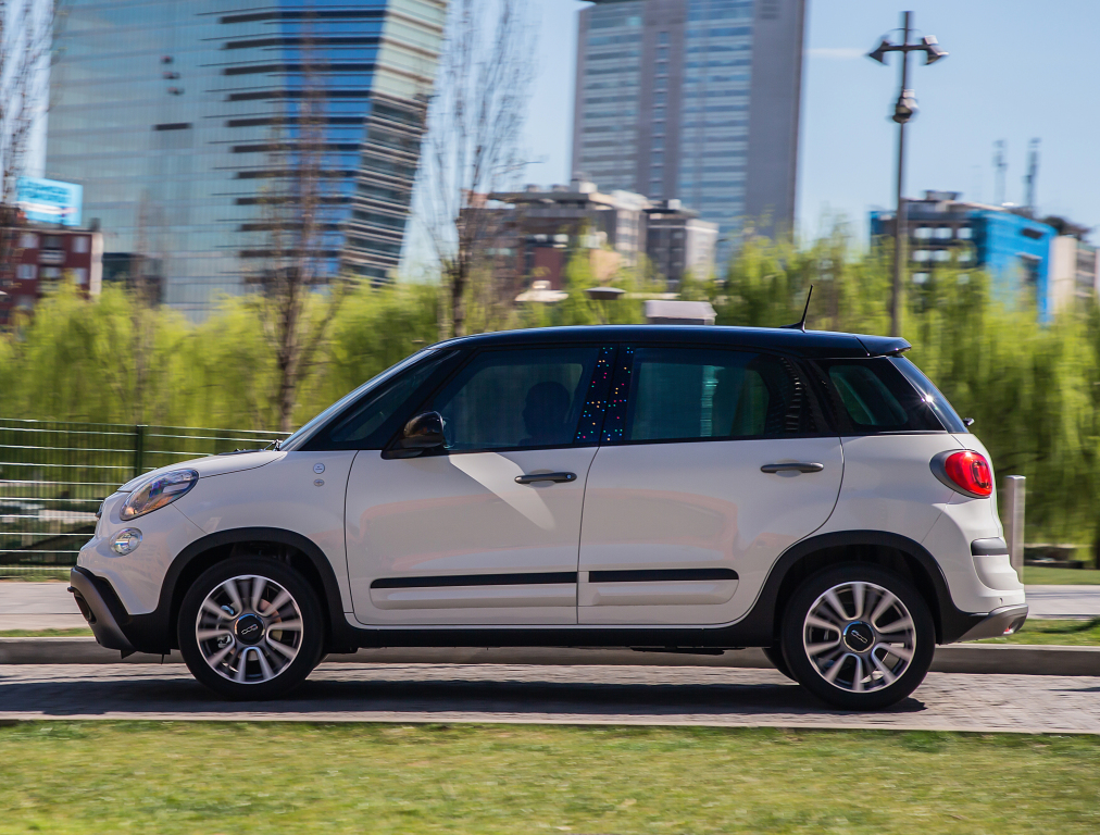 fiat_500l_hey_google_4_01f7000011cb0d80.jpg.5a96f00c0b0bdd53d52e7e69ee4eddad.jpg