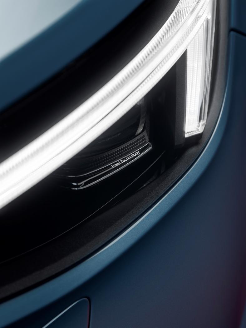 volvo-unveils-sleek-looking-c40-recharge-ev-with-420km-range_14.jpg
