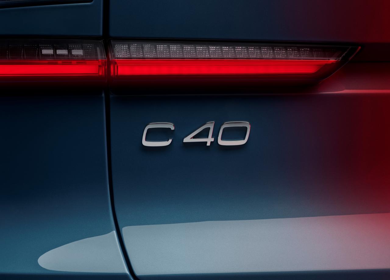 volvo-unveils-sleek-looking-c40-recharge-ev-with-420km-range_18.jpg