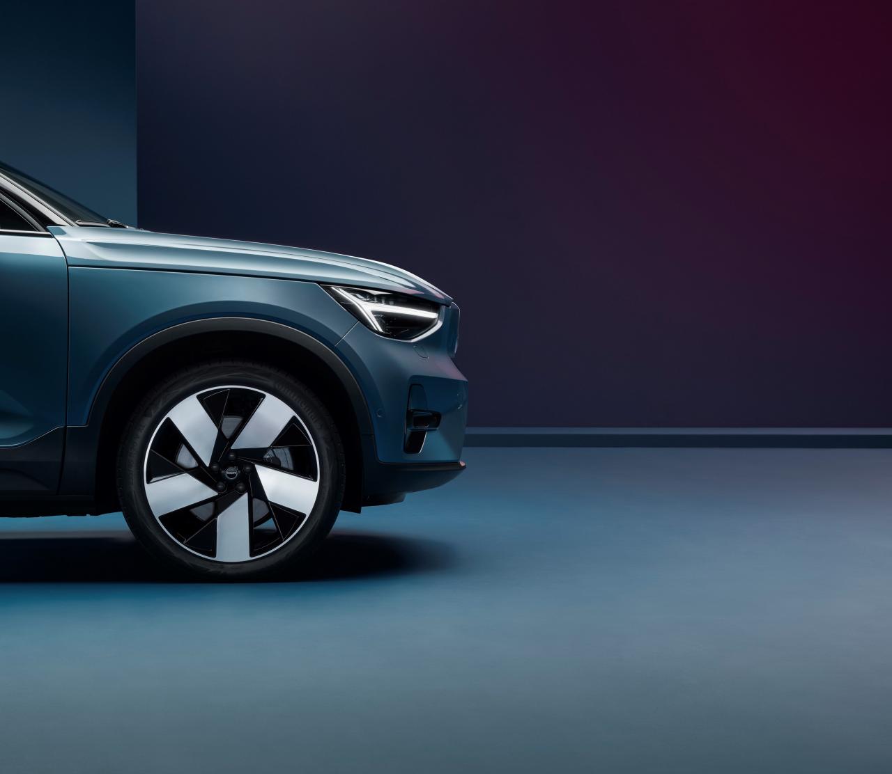 volvo-unveils-sleek-looking-c40-recharge-ev-with-420km-range_22.jpg