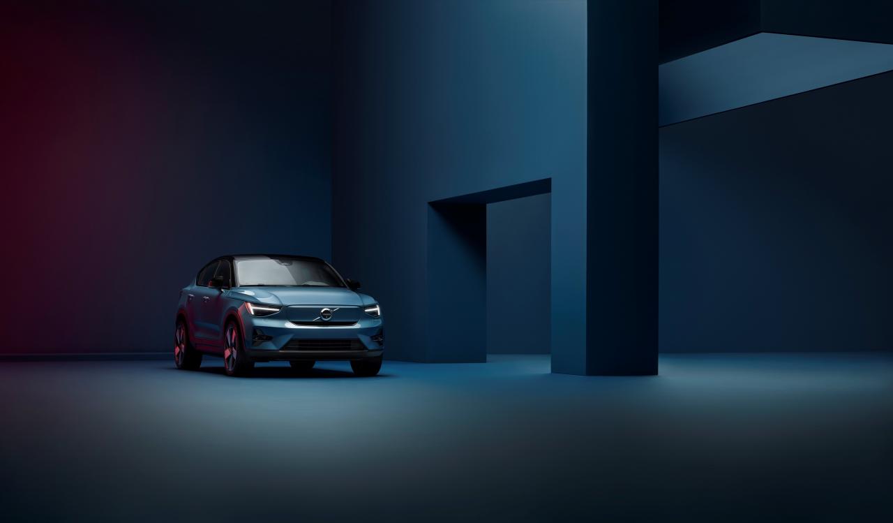 volvo-unveils-sleek-looking-c40-recharge-ev-with-420km-range_3.jpg
