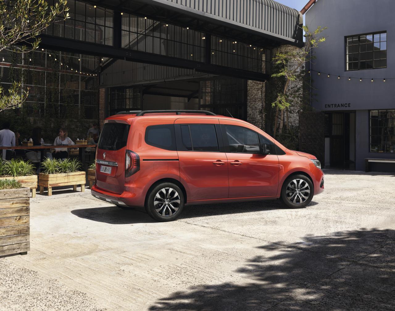 2021 - New Renault Kangoo - On location (1).jpg