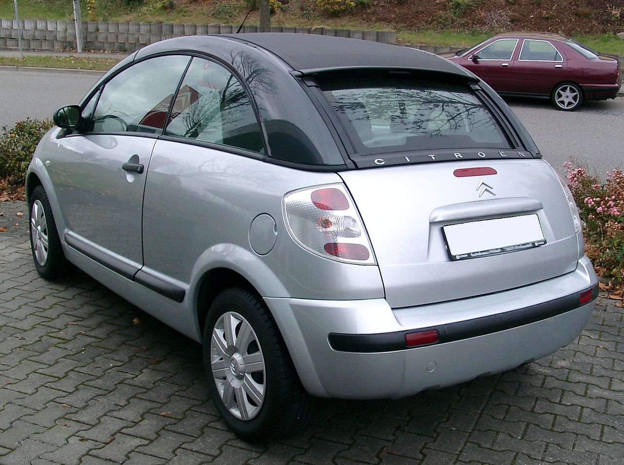 1280px-Citroen_C3_Pluriel_rear_20071104.jpg.8e18abc1d09256288d9fc3d70fa5ff12.jpg