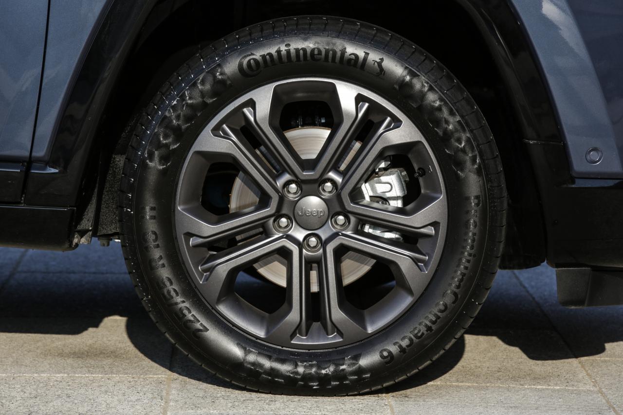 1441072015_10.NewJeepCompass80thAnniversary.thumb.JPG.f060954903c13a045a0e8ea644a284d9.JPG