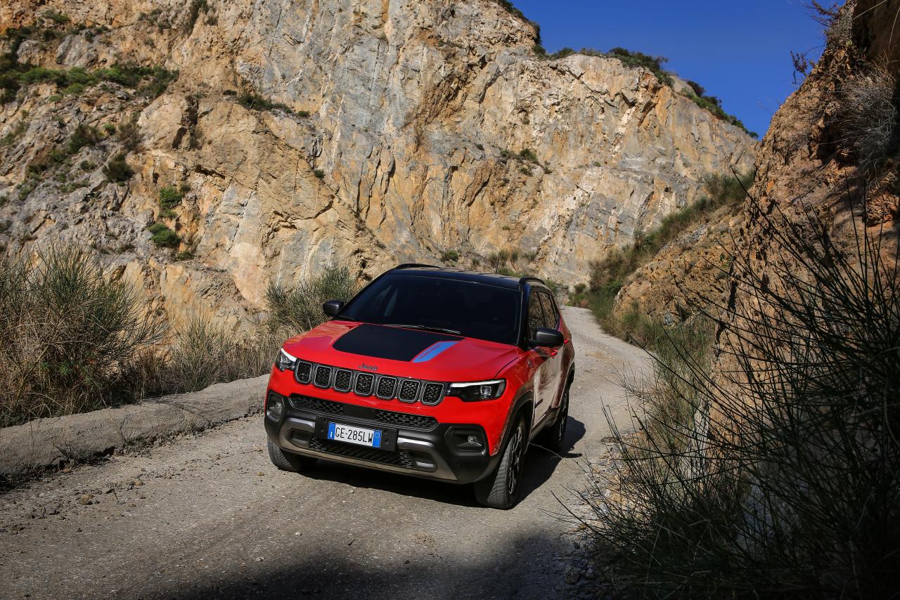 1469473011_17.NewJeepCompassTrailhawk4xe.thumb.JPG.8c5d5fbe1fb6b9a9fdf9887b953712e7.JPG