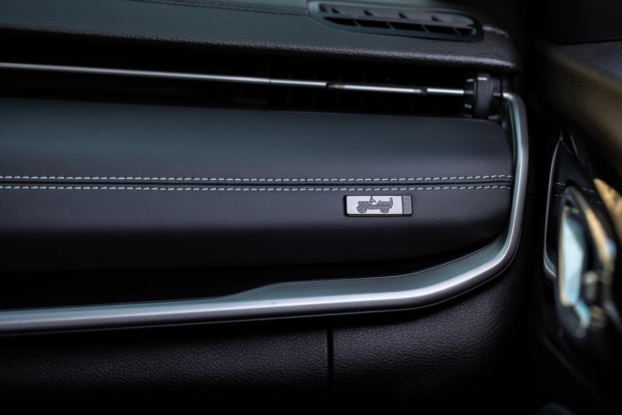 2016024803_15.NewJeepCompass80thAnniversary.jpg