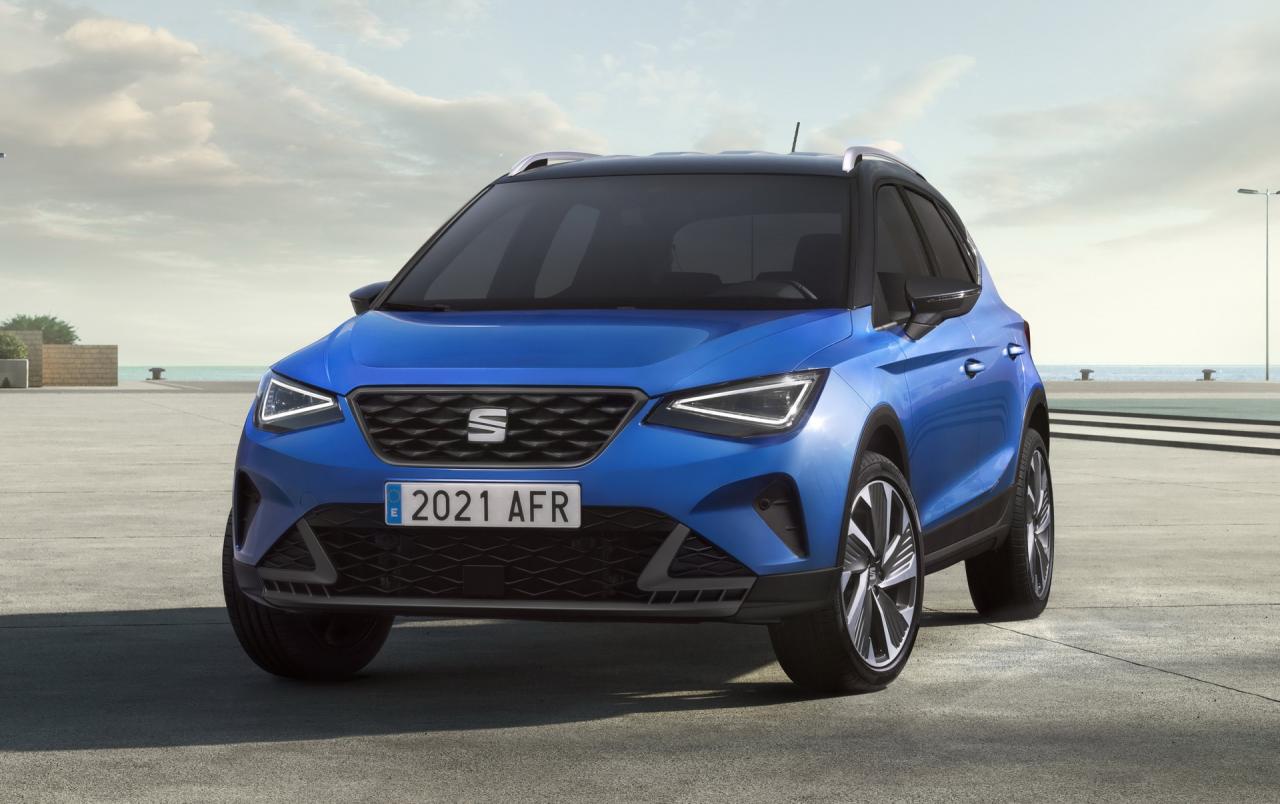 2021-SEAT-Arona-FR-Saphire-Blue-1.jpg