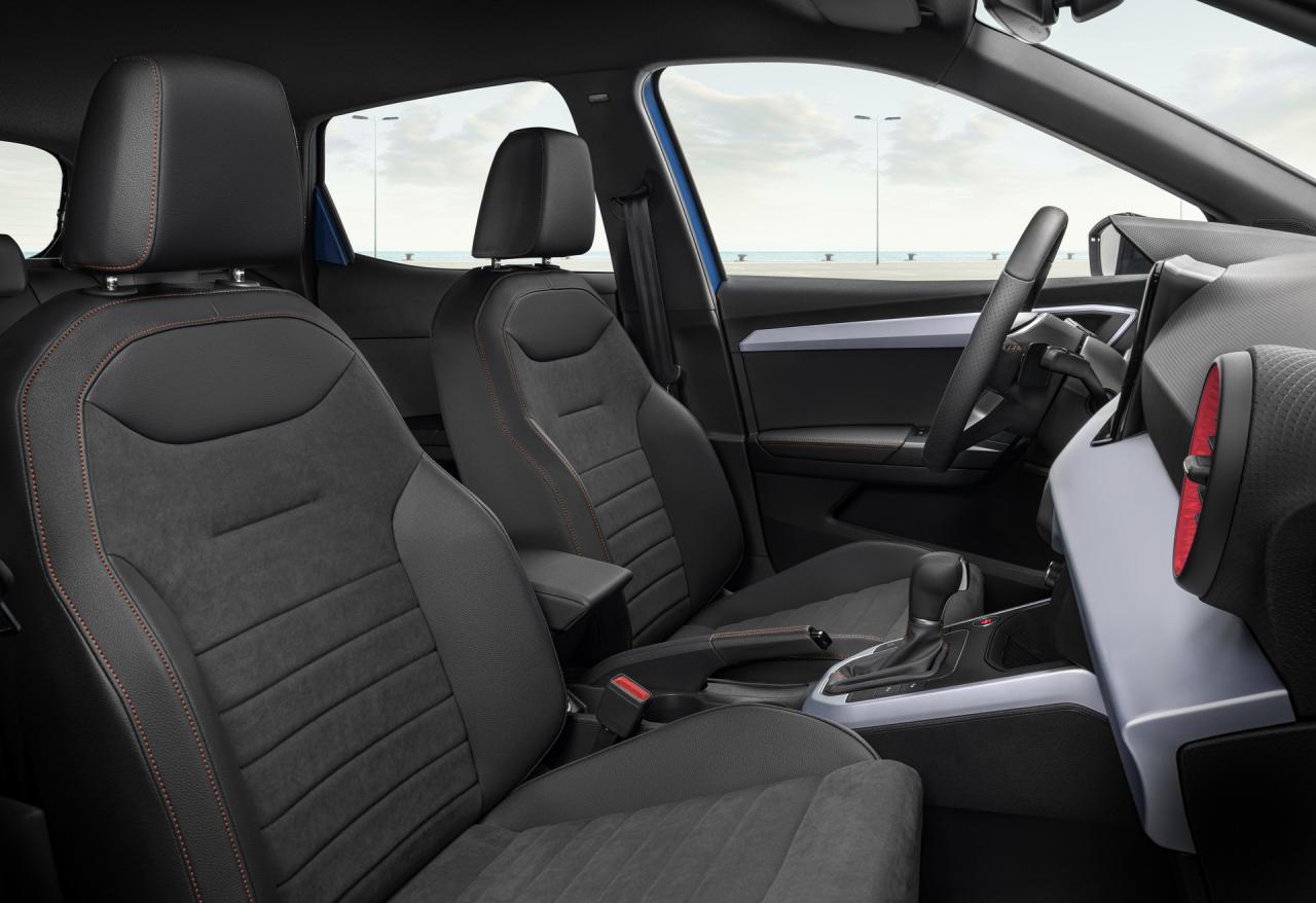 2021-SEAT-Arona-FR-Saphire-Blue-4.jpg