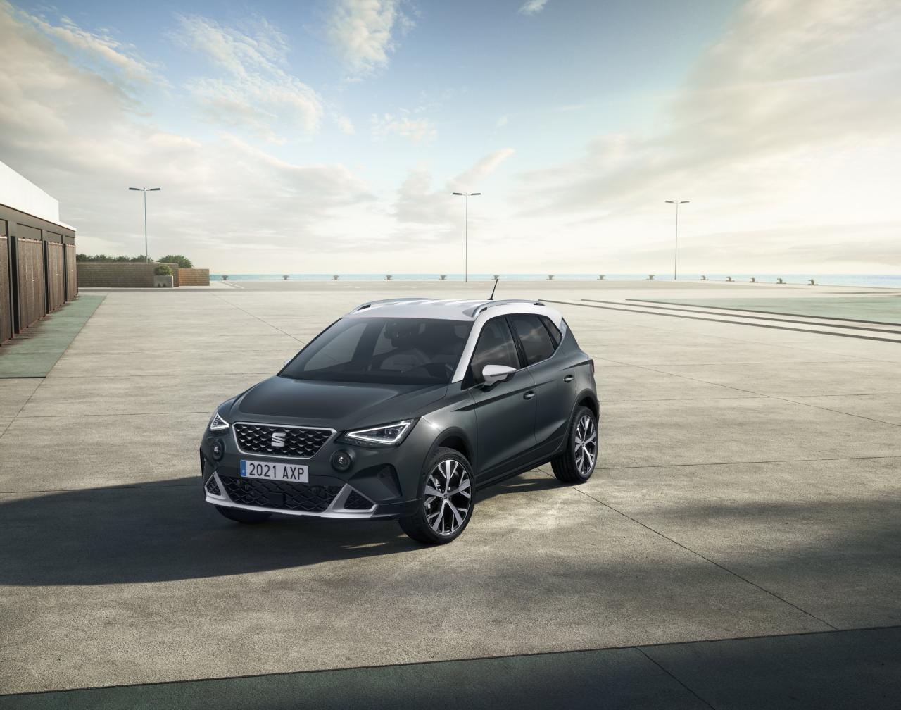 2021-SEAT-Arona-Xperience-Dark-1.jpg