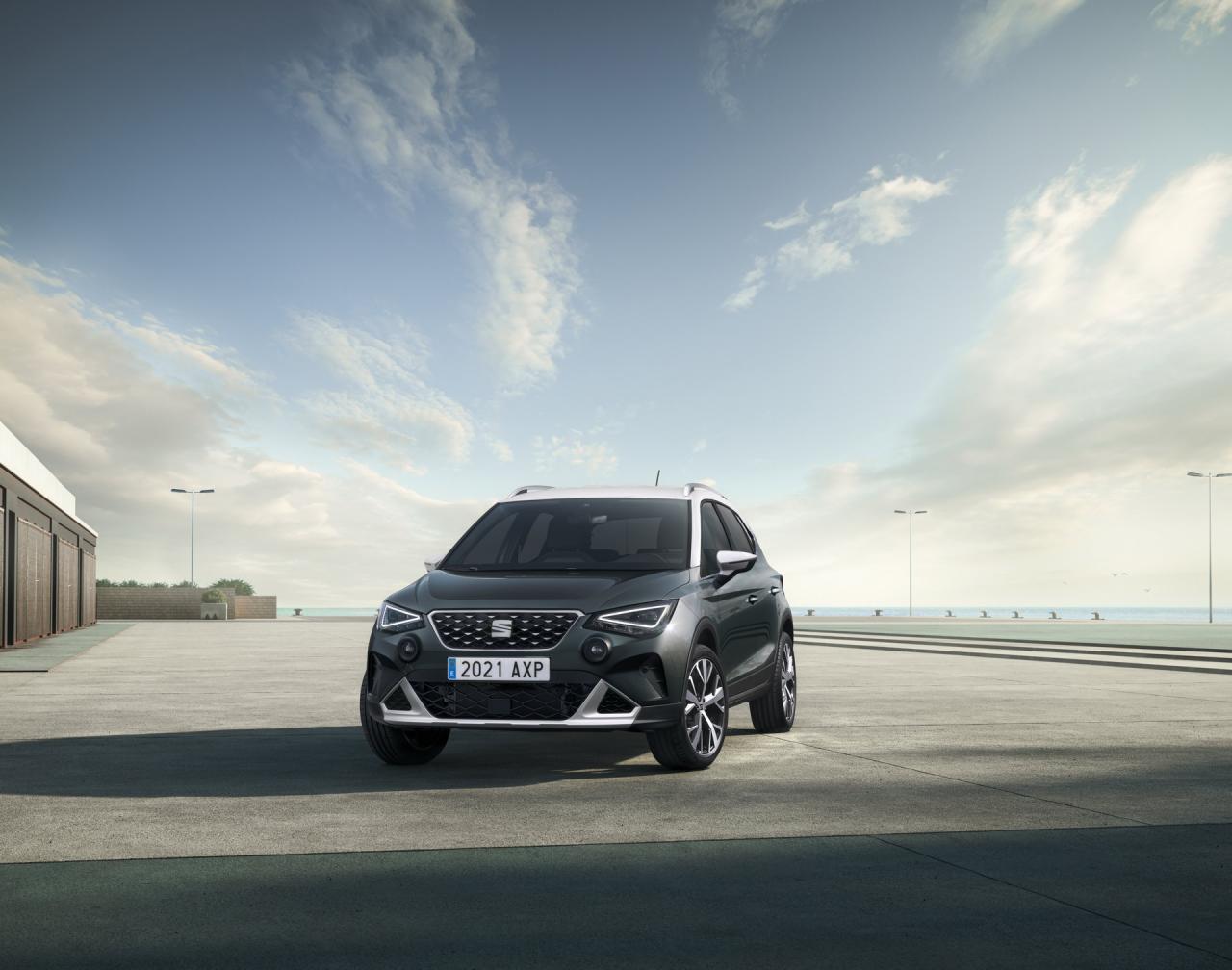 2021-SEAT-Arona-Xperience-Dark-2.jpg