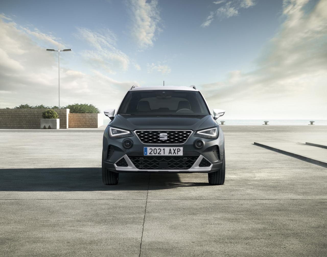 2021-SEAT-Arona-Xperience-Dark-3.jpg