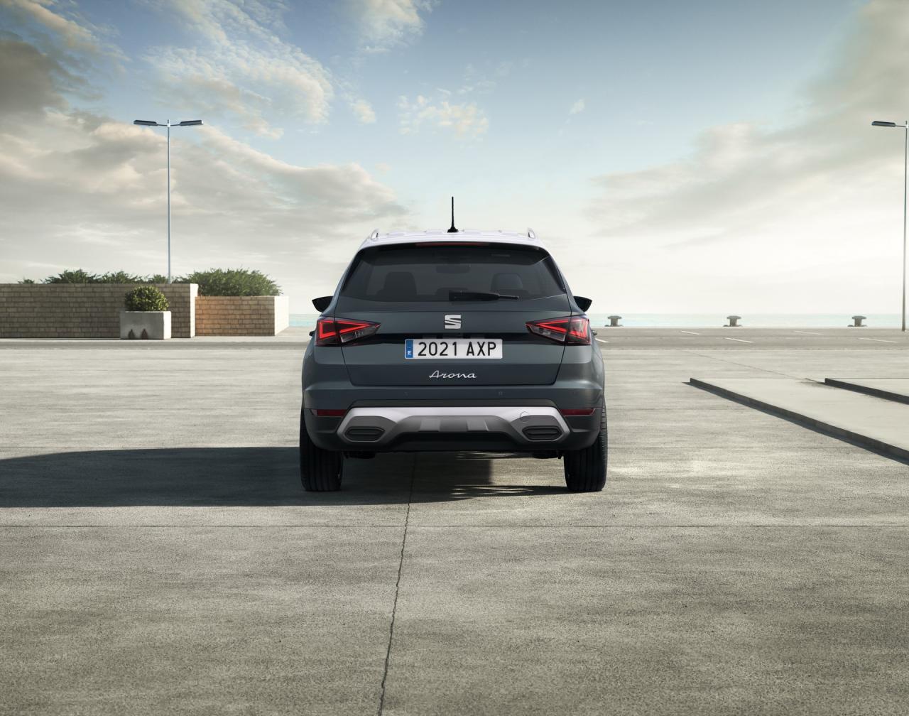 2021-SEAT-Arona-Xperience-Dark-5.jpg