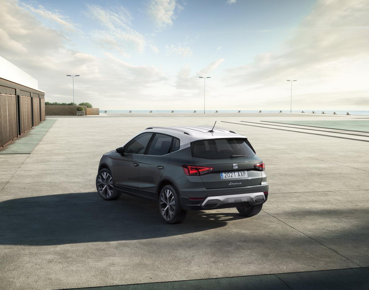 2021-SEAT-Arona-Xperience-Dark-6.jpg