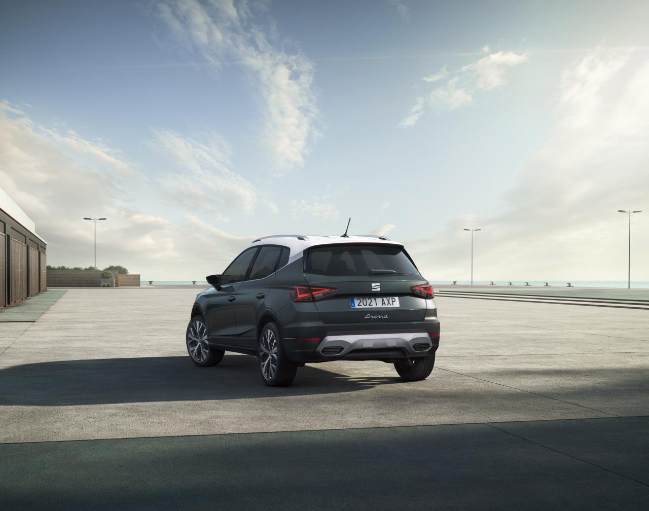 2021-SEAT-Arona-Xperience-Dark-7.jpg