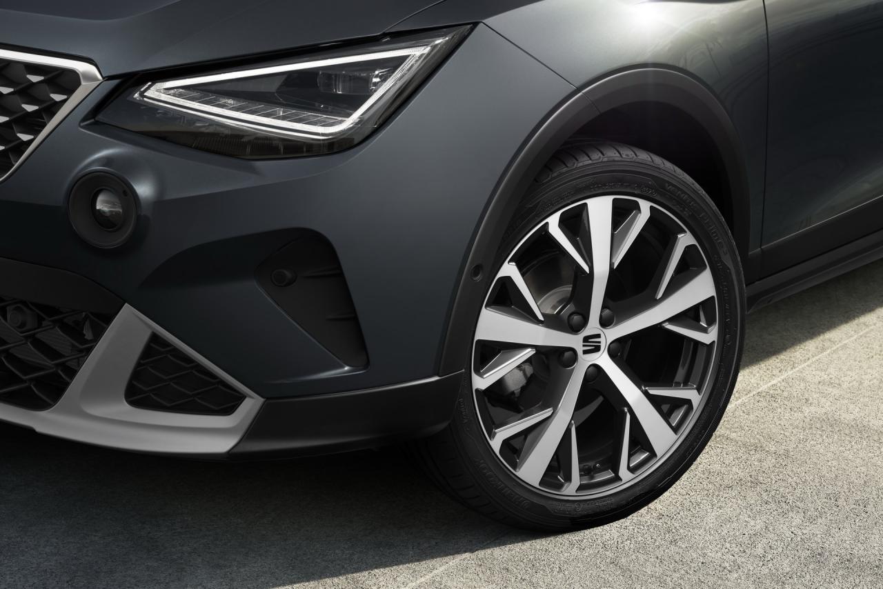 2021-SEAT-Arona-Xperience-Dark-8.jpg